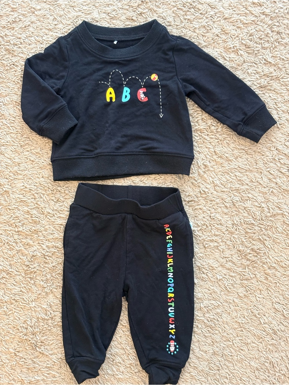 Posh Peanut Dr. Seuss Black ABC Alphabet Sweatshirt & Jogger Set. New. 3-6 mos.
